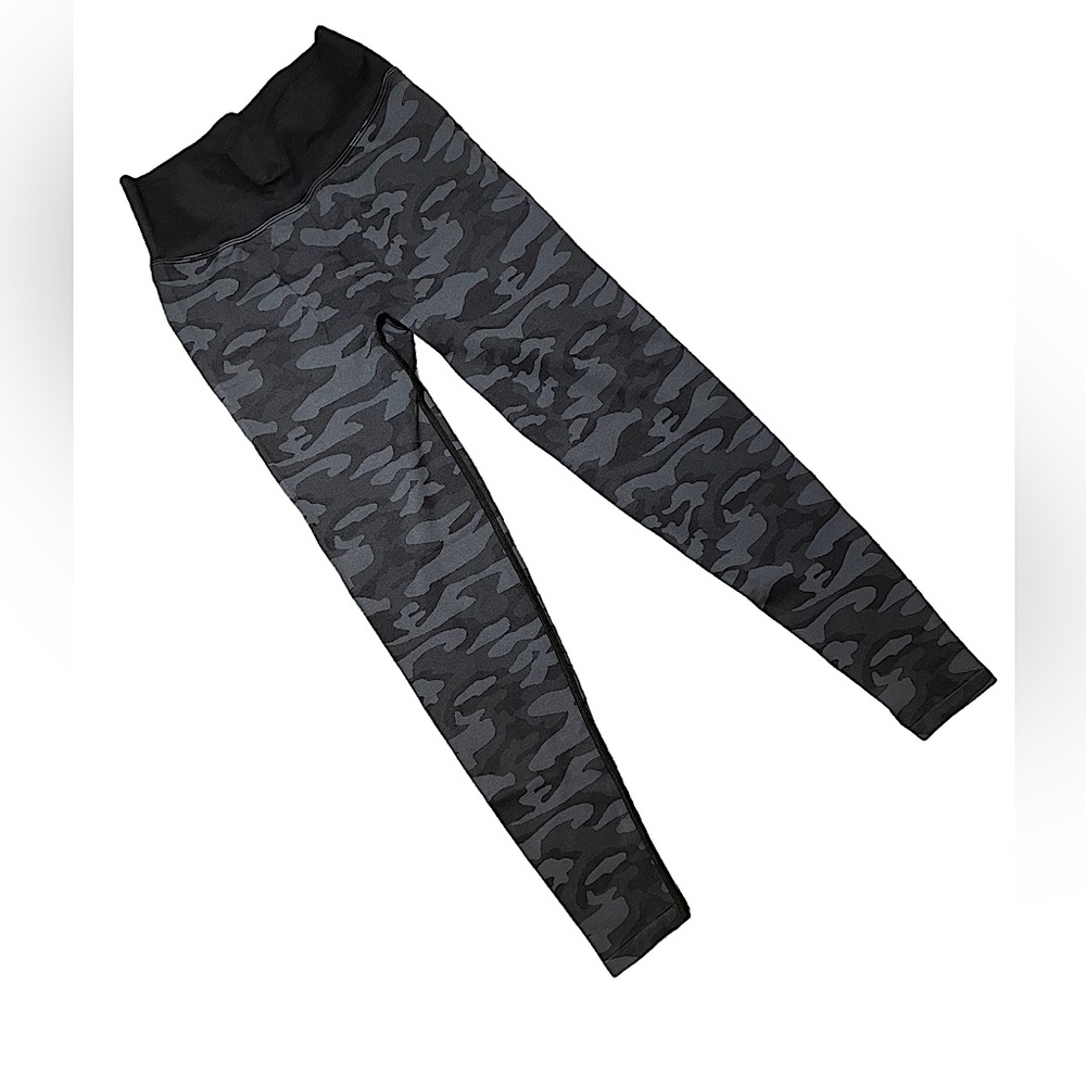 VICTORIA'S SECRET SCRUNCHED BUTT SEAMLESS LEGGINGS - Picture 2 of 4